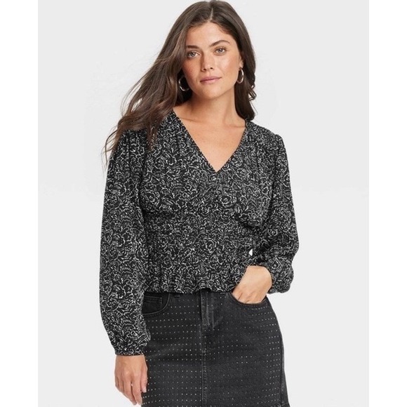 Universal Thread Tops - Universal Thread Blouse Women's Long Sleeve Smocked Top VNeck Size M Black/White